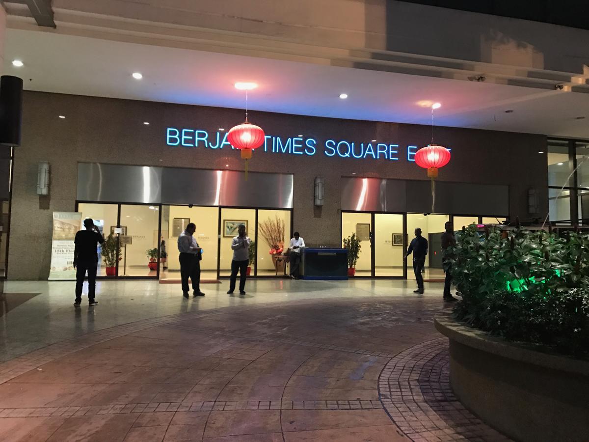 Times Square Service Suites Куала-Лумпур Экстерьер фото